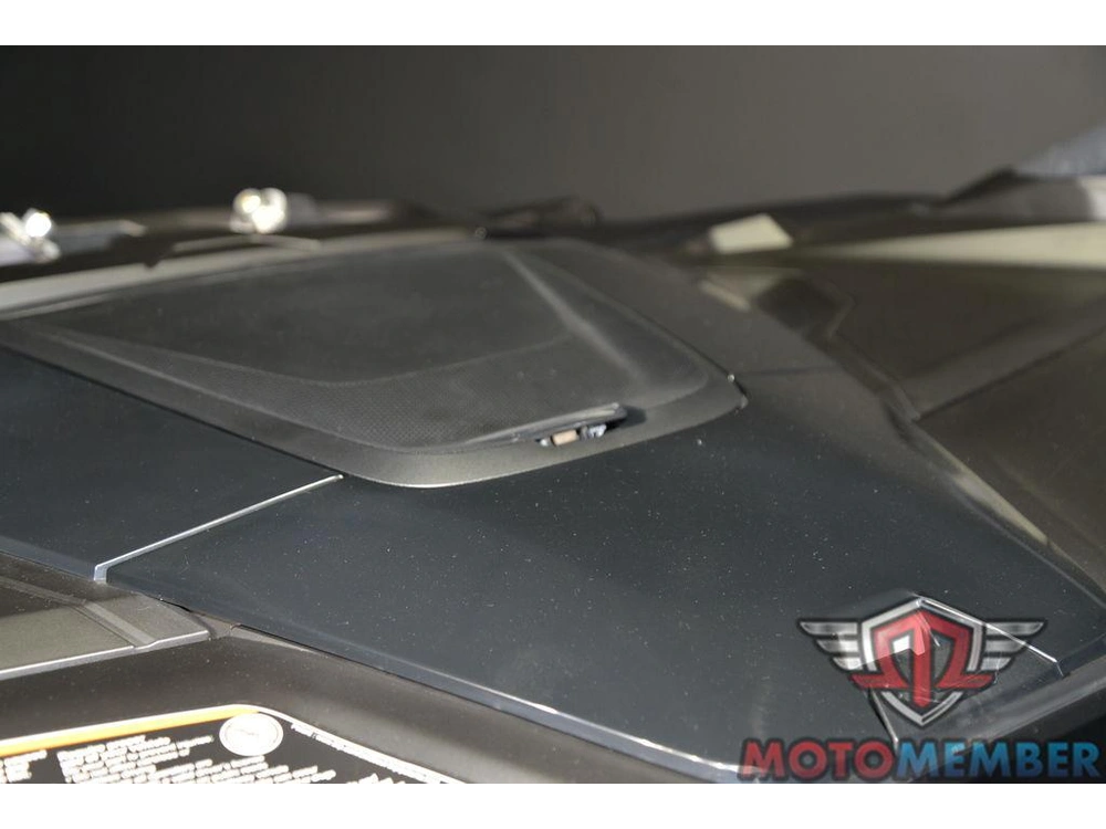 2025 Can-am Maverick R X Rs alt