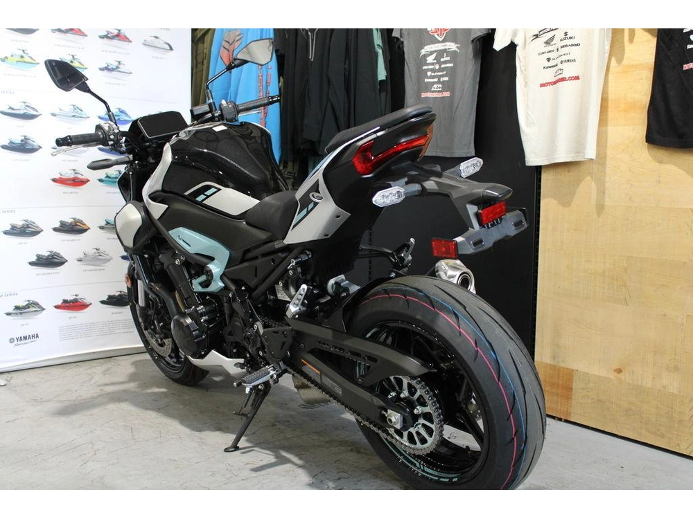 2025 Kawasaki Z900 Abs Galaxy Silver/metallic Spark Black alt