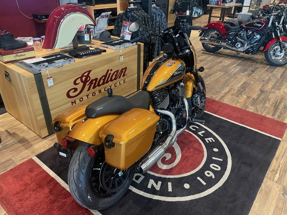 2026 Indian Motorcycle Sport Chief Rt - Vibrant Gold Metallic alt