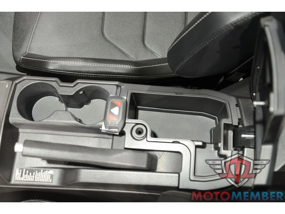 2025 Slingshot Slingshot® R Autodrive Nightfall alt