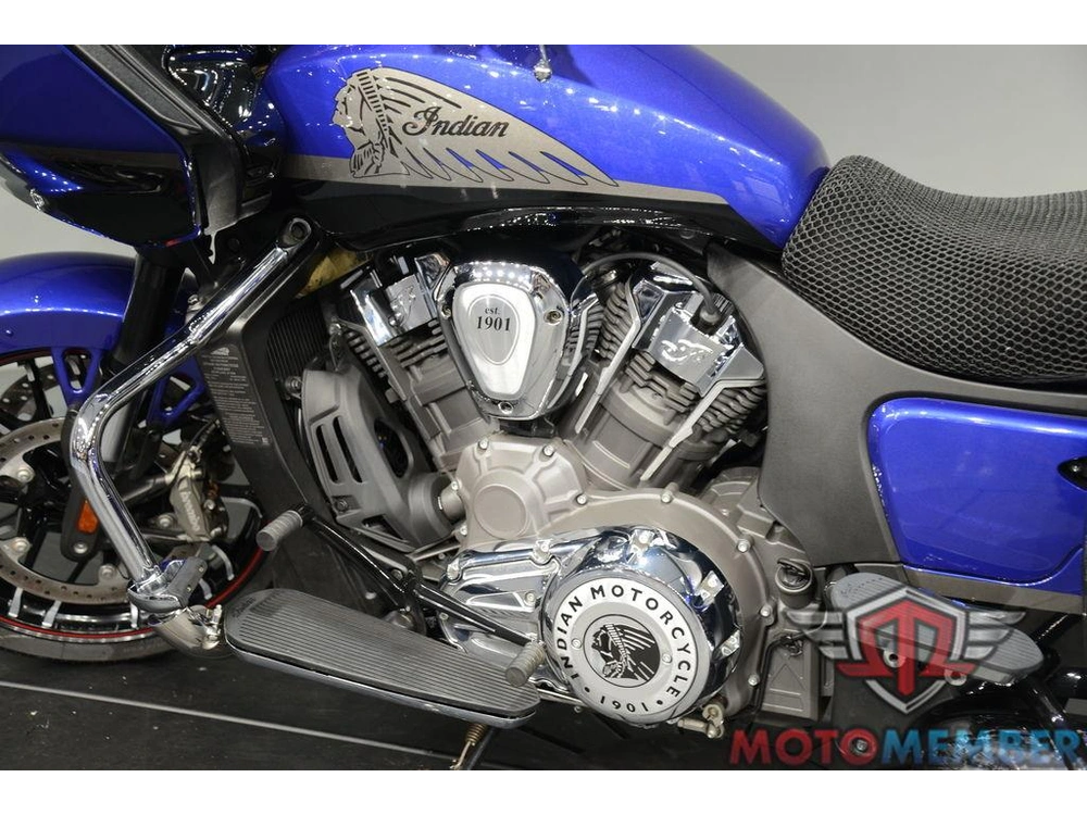 2023 Indian Motorcycle Challenger® Limited Spirit Blue Metallic / Black Metallic alt