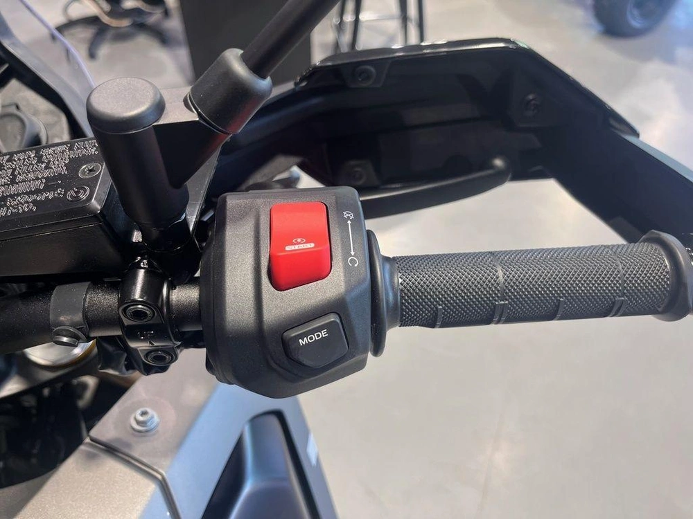 2025 Yamaha Tenere 700 alt