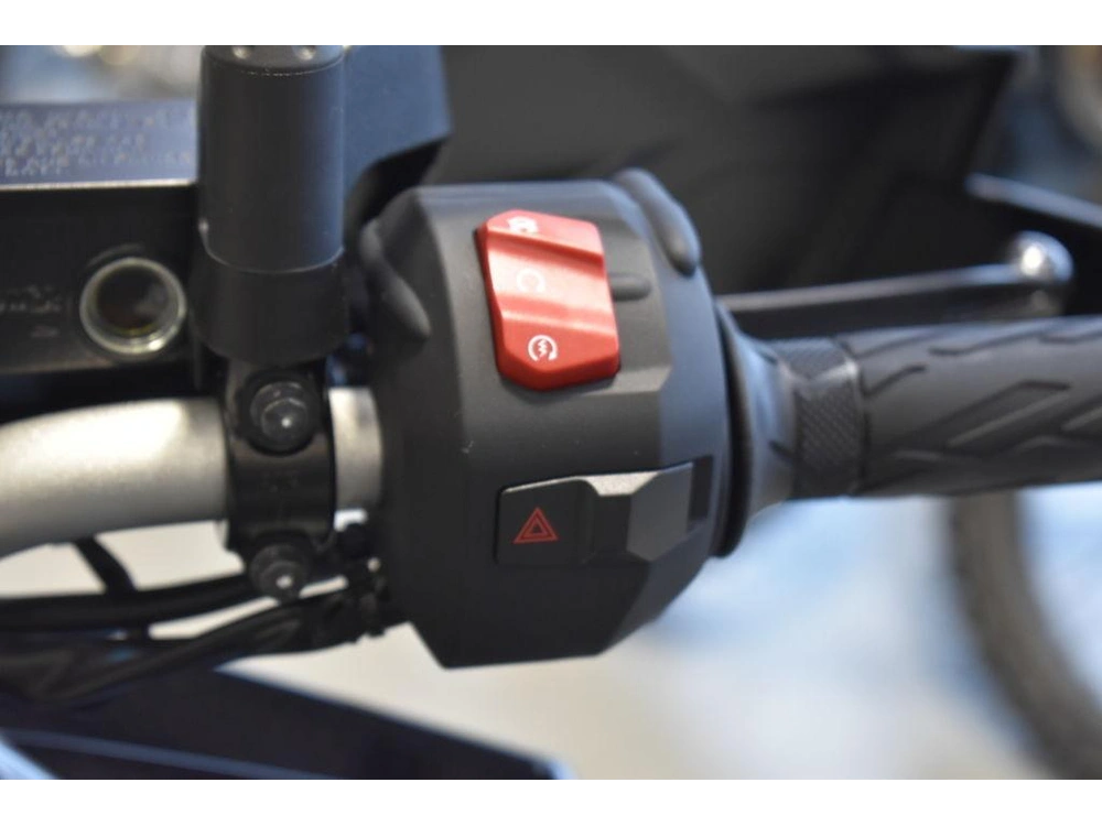 2024 Suzuki V-strom 800 Touring alt