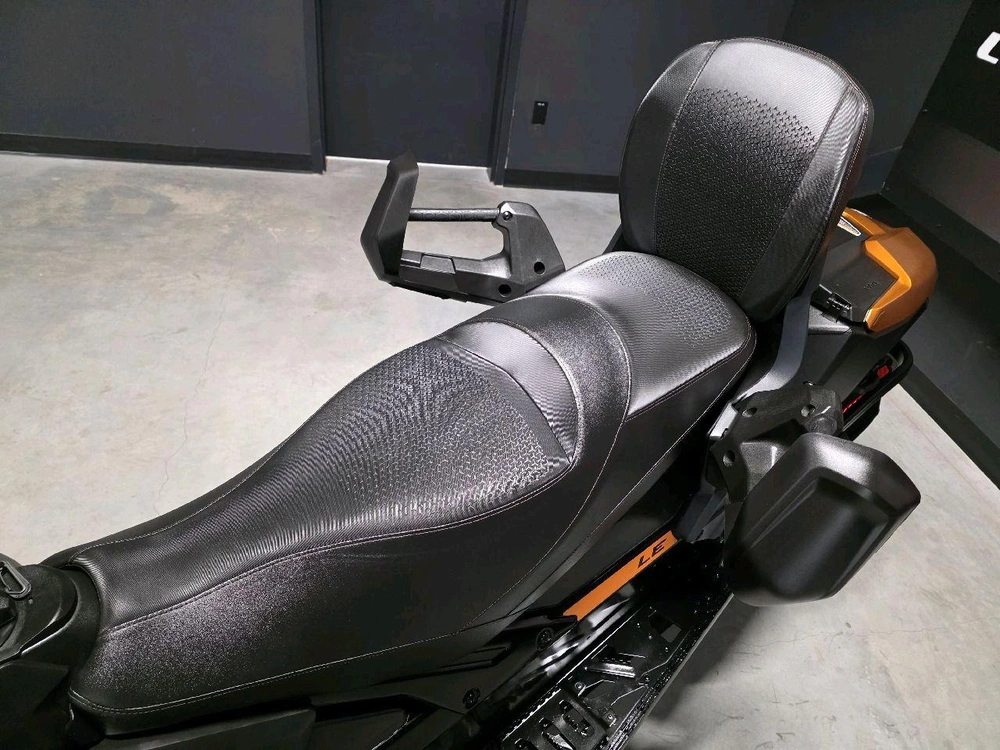Ski-doo G.t. Le Platinum 900 Turbo R 2025 alt