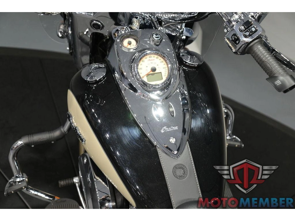 2022 Indian Motorcycle Springfield® Black Metallic/dirt Track Tan alt