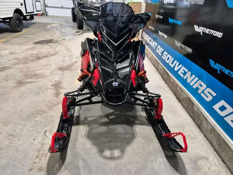 Polaris BOOST INDY VR1 DYNMX 137 2026