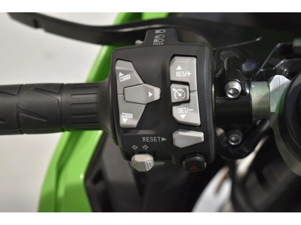 2025 Kawasaki Ninja® Zx™-10r Krt Edition alt