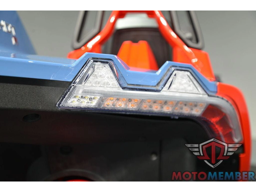 2025 Slingshot Slingshot® R Autodrive Royal Red Crystal alt