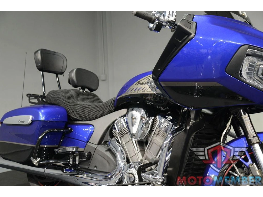 2023 Indian Motorcycle Challenger® Limited Spirit Blue Metallic / Black Metallic alt