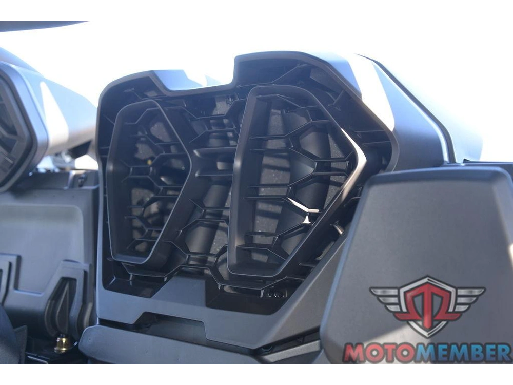 2026 Can-am Maverick R X Rc alt