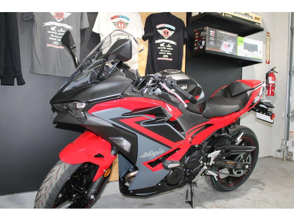 2025 Kawasaki Ninja® 500 Se Abs alt