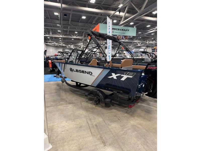 Legend 18 Xt White Blue 2026 alt