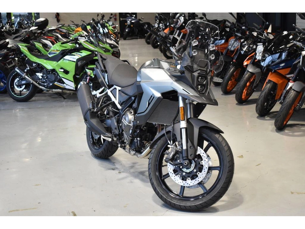 2024 Suzuki V-strom 800 alt