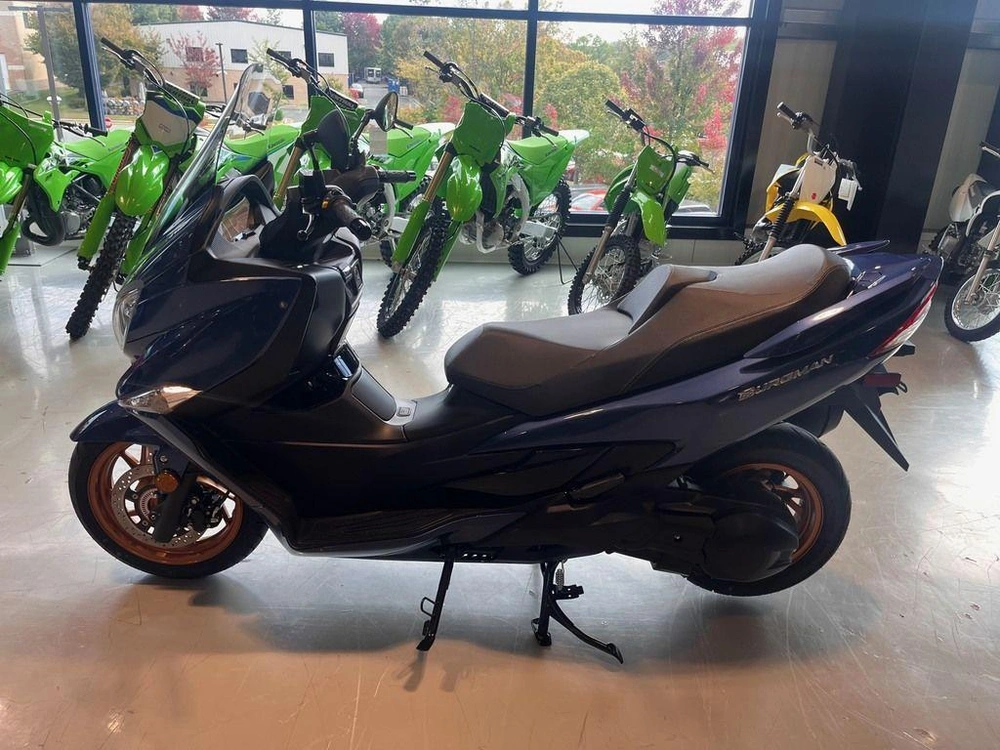 2026 Suzuki Burgman 400 alt