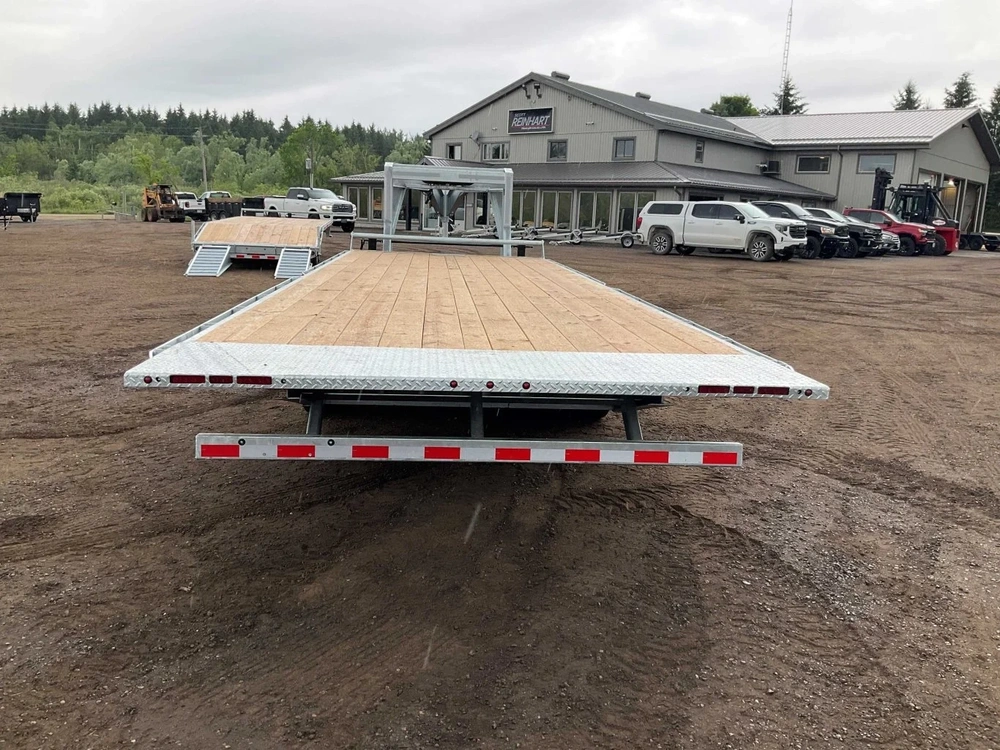 2025 Canada Trailers 8.5x26 10.5 Ton Galvanized Gooseneck Hydraulic Tilt Trailer alt