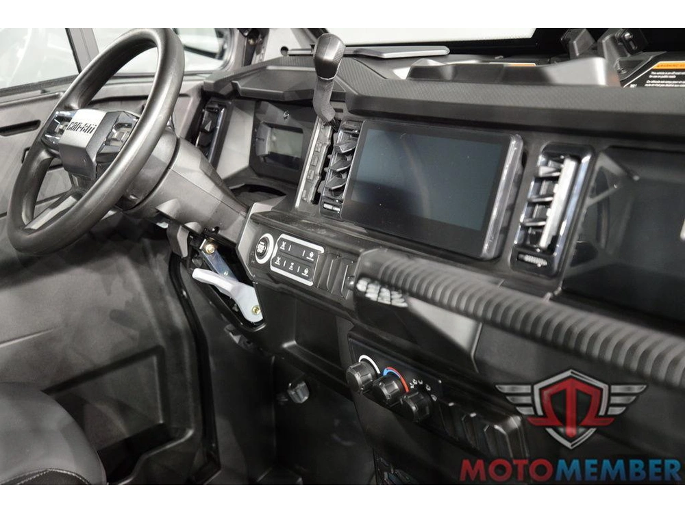 2026 Can-am Defender Max Xt Cab Hd11 With 10.25 In. Infotainment alt