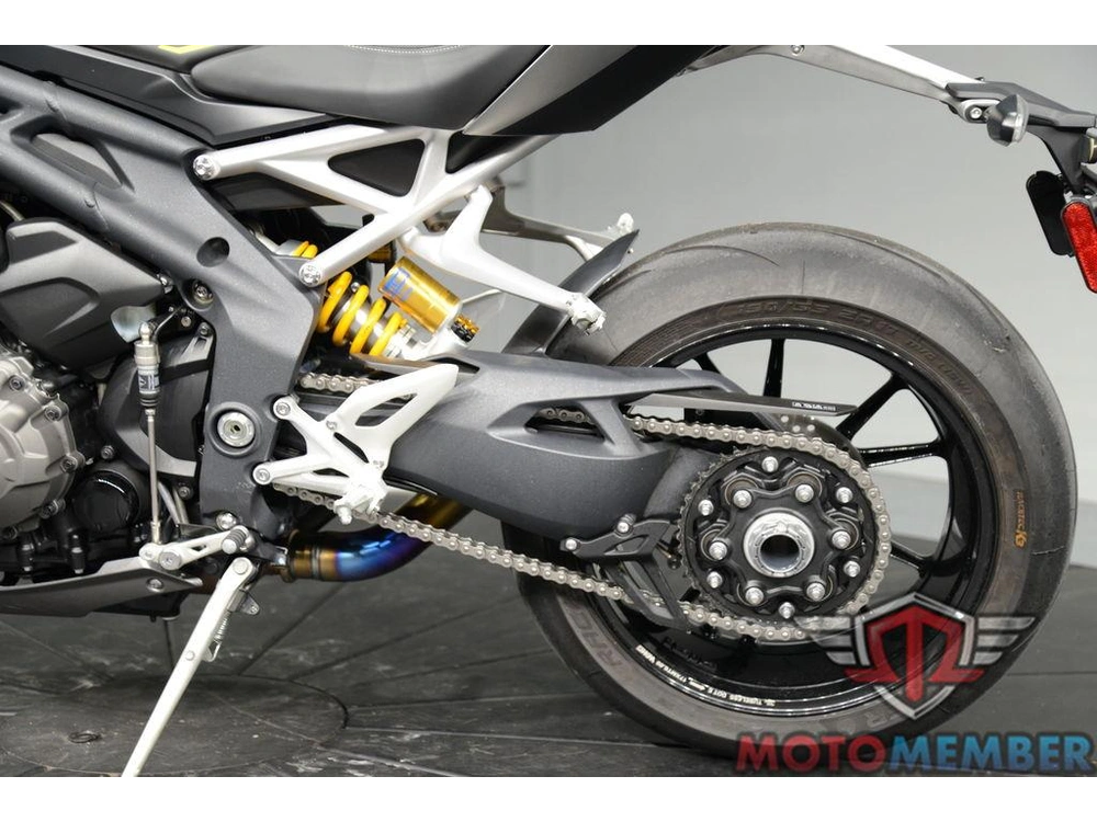 2022 Triumph Speed Triple 1200 Rs Matte Silver Ice alt