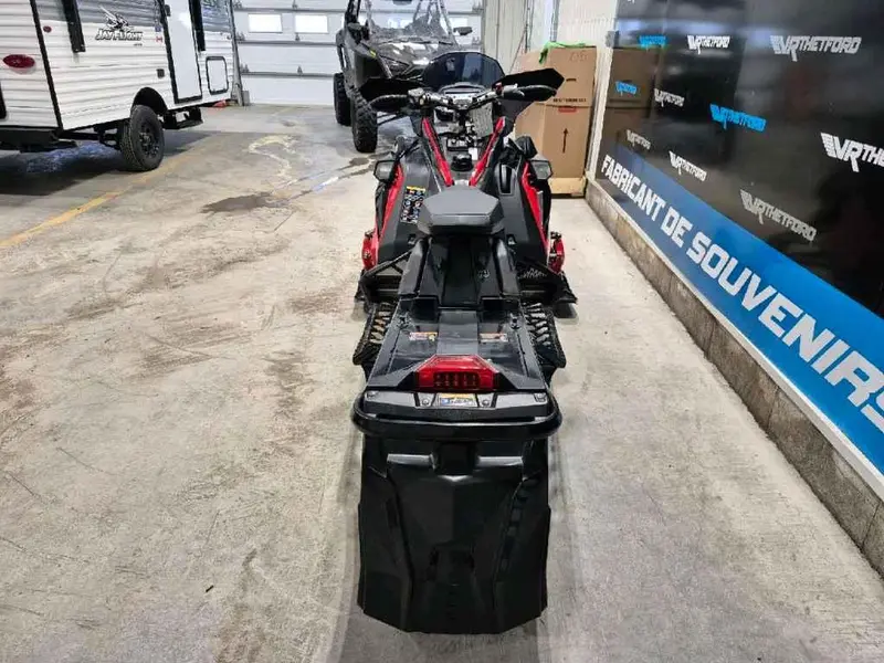 Polaris BOOST INDY VR1 DYNMX 137 2026