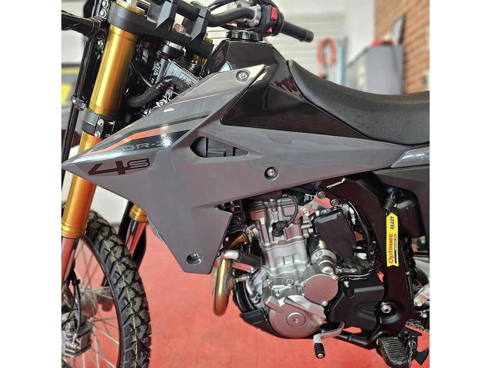 2026 Suzuki Dr-z 4s alt