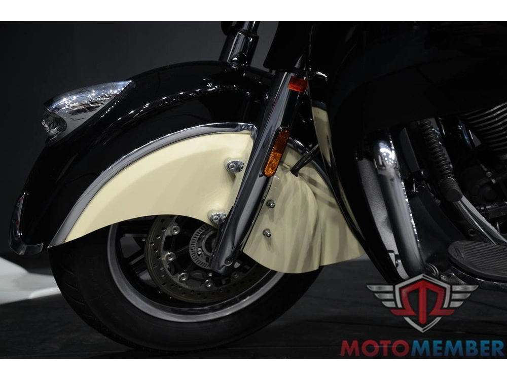 2017 Indian Motorcycle Roadmaster® Thunder Black Over Ivory Cream alt