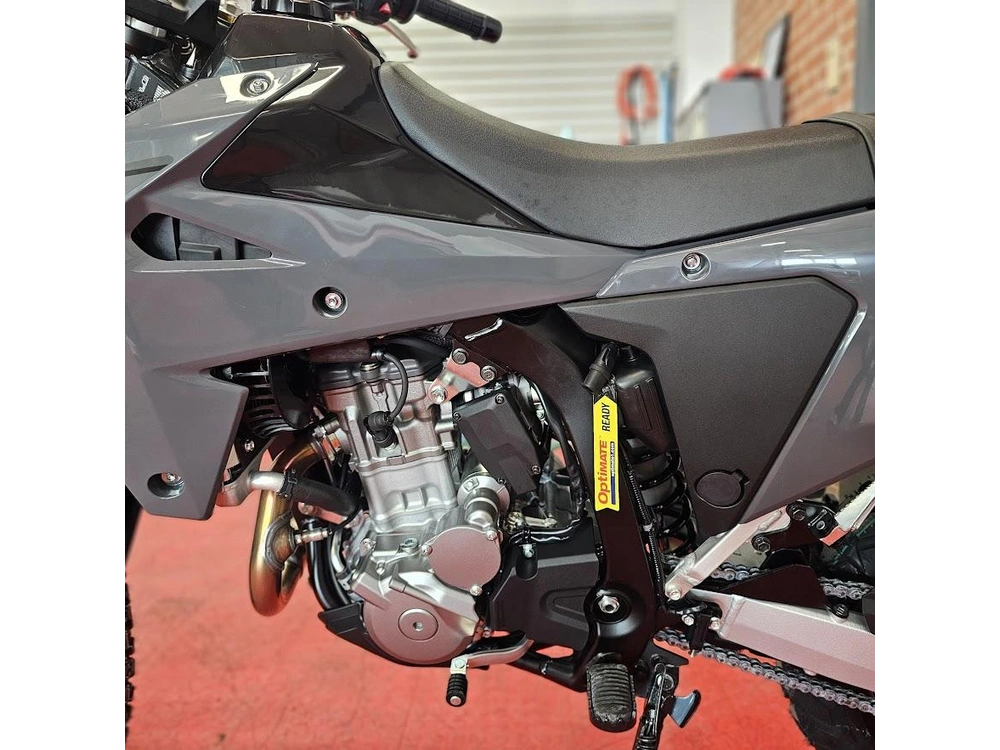 2026 Suzuki Dr-z 4s alt