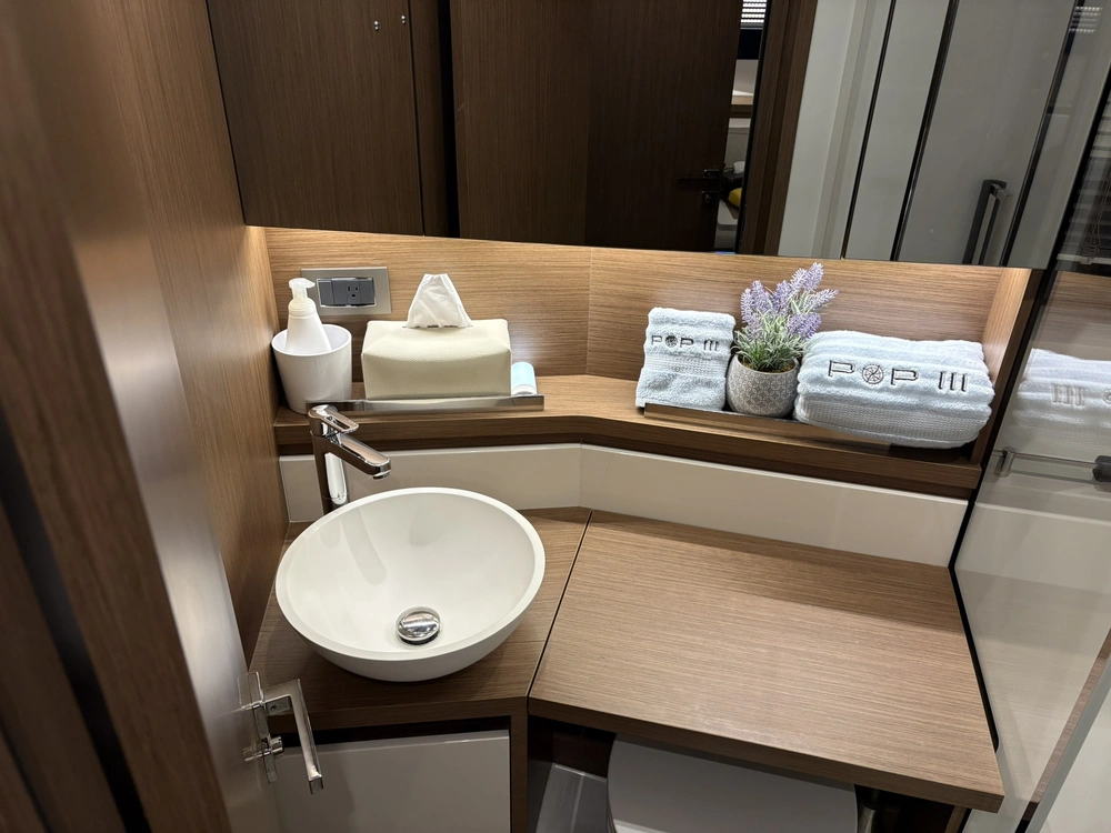 2022 Jeanneau Leader 46 alt