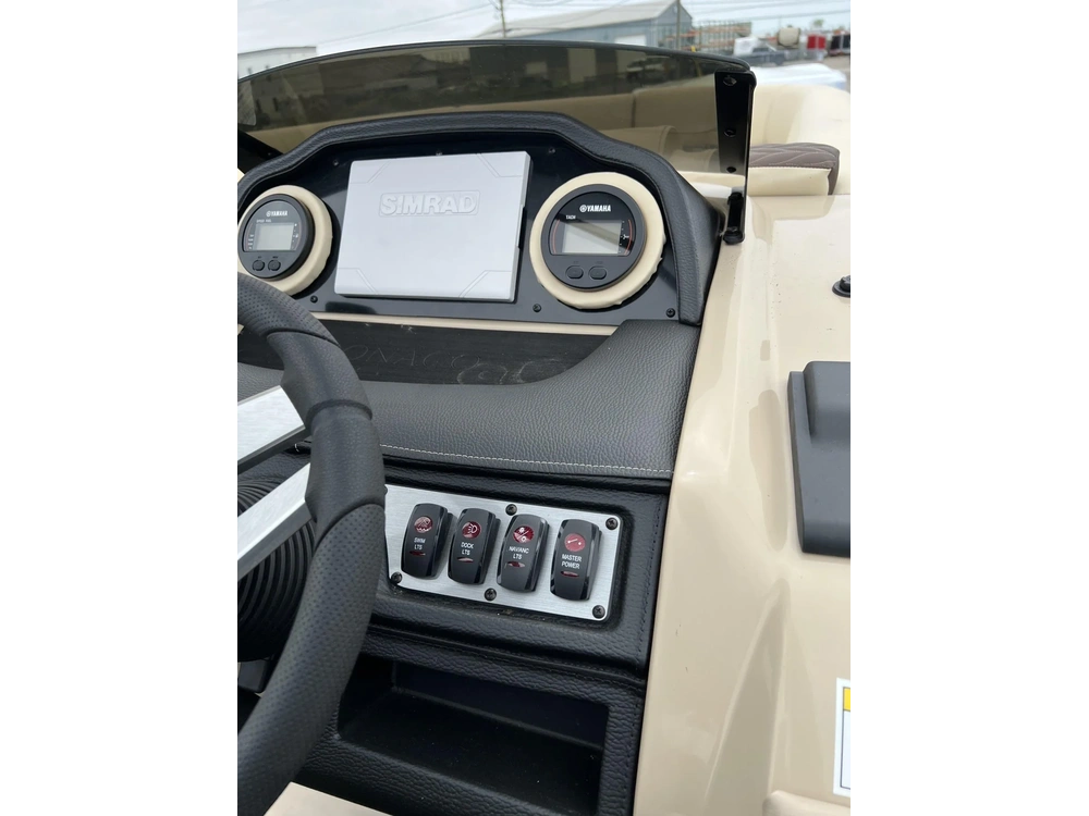 2022 Godfrey Marine Mc235rl alt