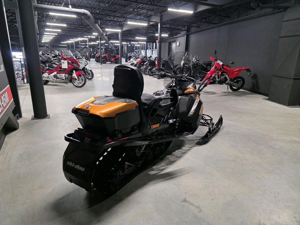 Ski-doo Grand Trg Le Platinum 900 2025 alt
