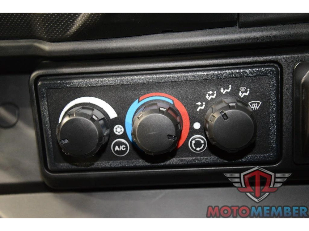 2026 Can-am Defender Max Xt Cab Hd11 With 10.25 In. Infotainment alt