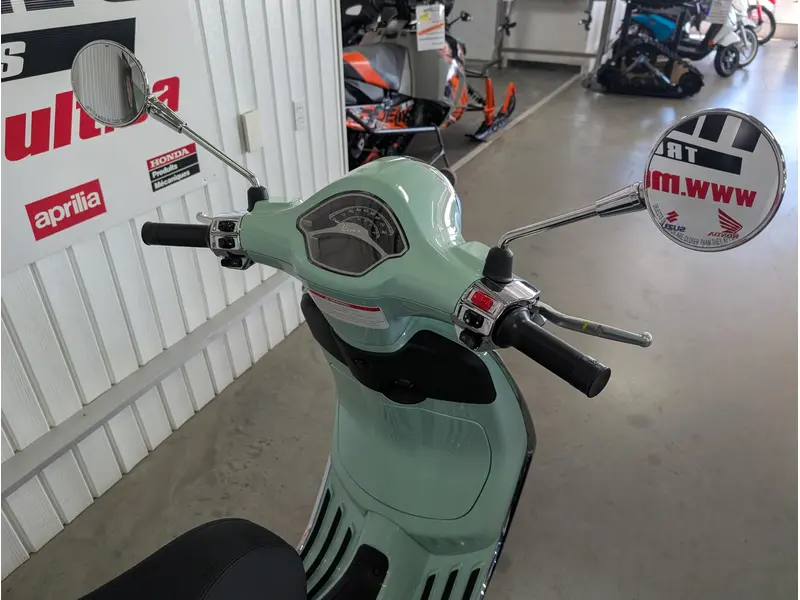2026 Vespa Primavera 50 thumbnail 6