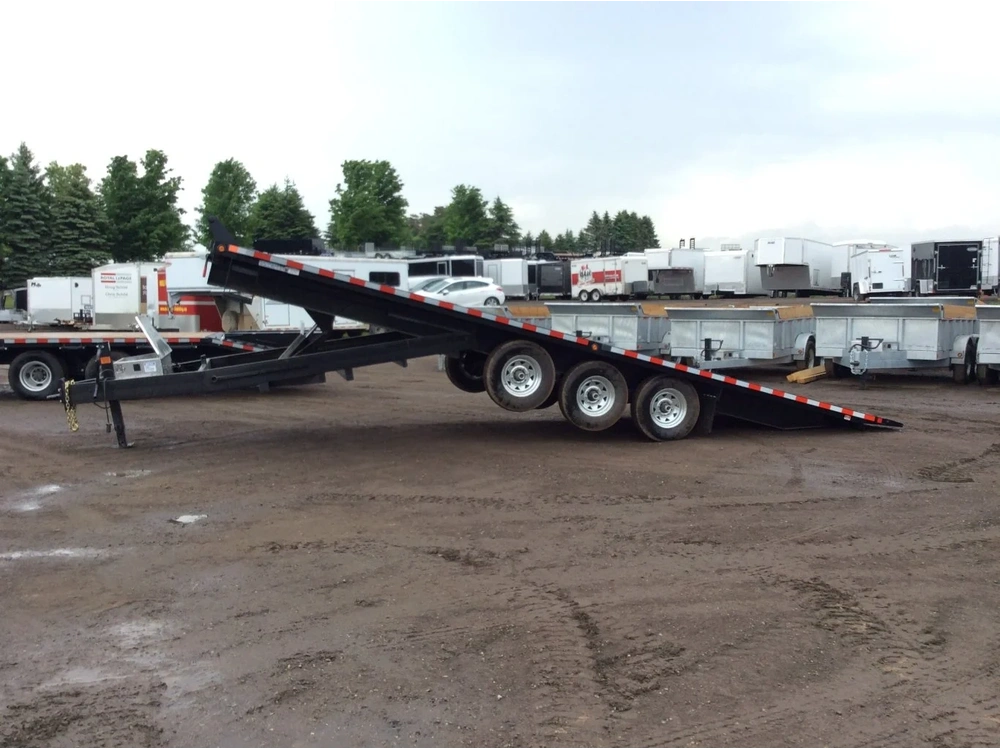 2026 Canada Trailers 8.5x26 10.5 Ton Hydraulic Tilt Trailer alt