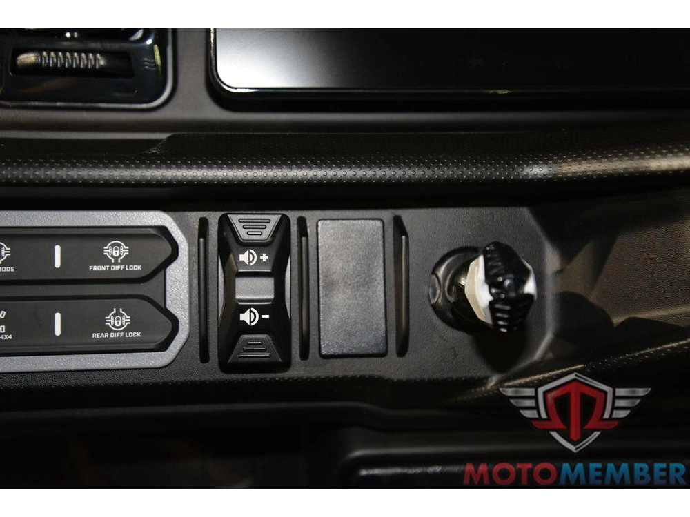 2026 Can-am Defender Max Limited Hd11 Hybrid White alt