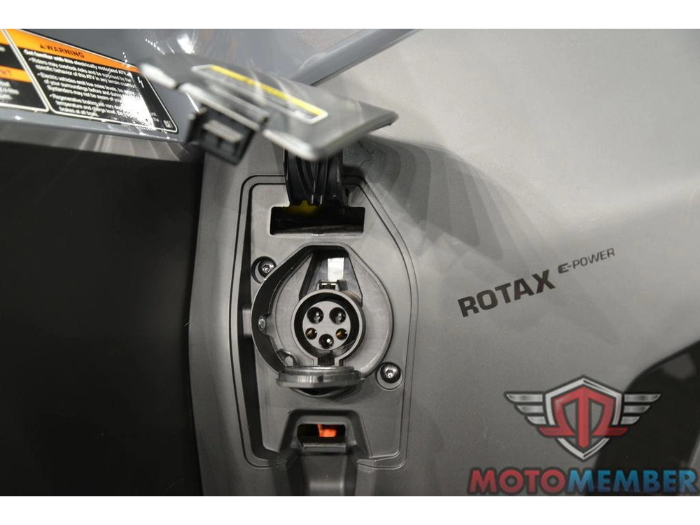 2026 Can-am Outlander Electric Max alt