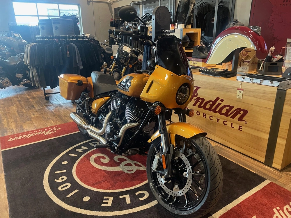 2026 Indian Motorcycle Sport Chief Rt - Vibrant Gold Metallic alt