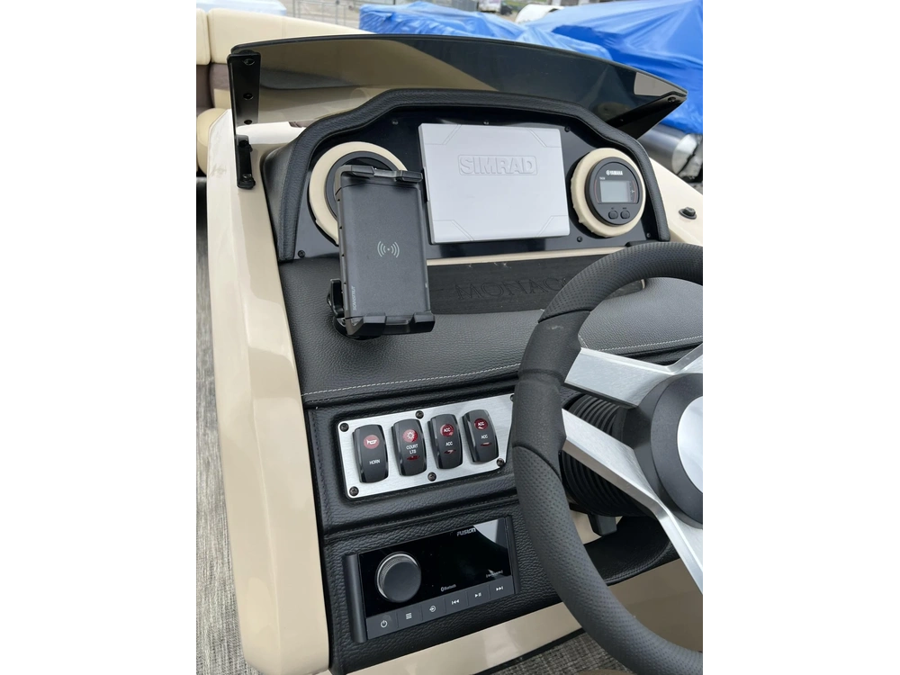 2022 Godfrey Marine Mc235rl alt