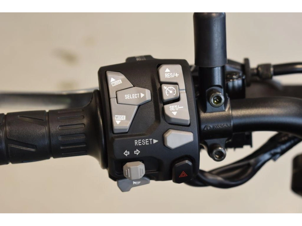 2025 Kawasaki Z900 Abs Metallic Spark Black/metallic Carbon Gray alt