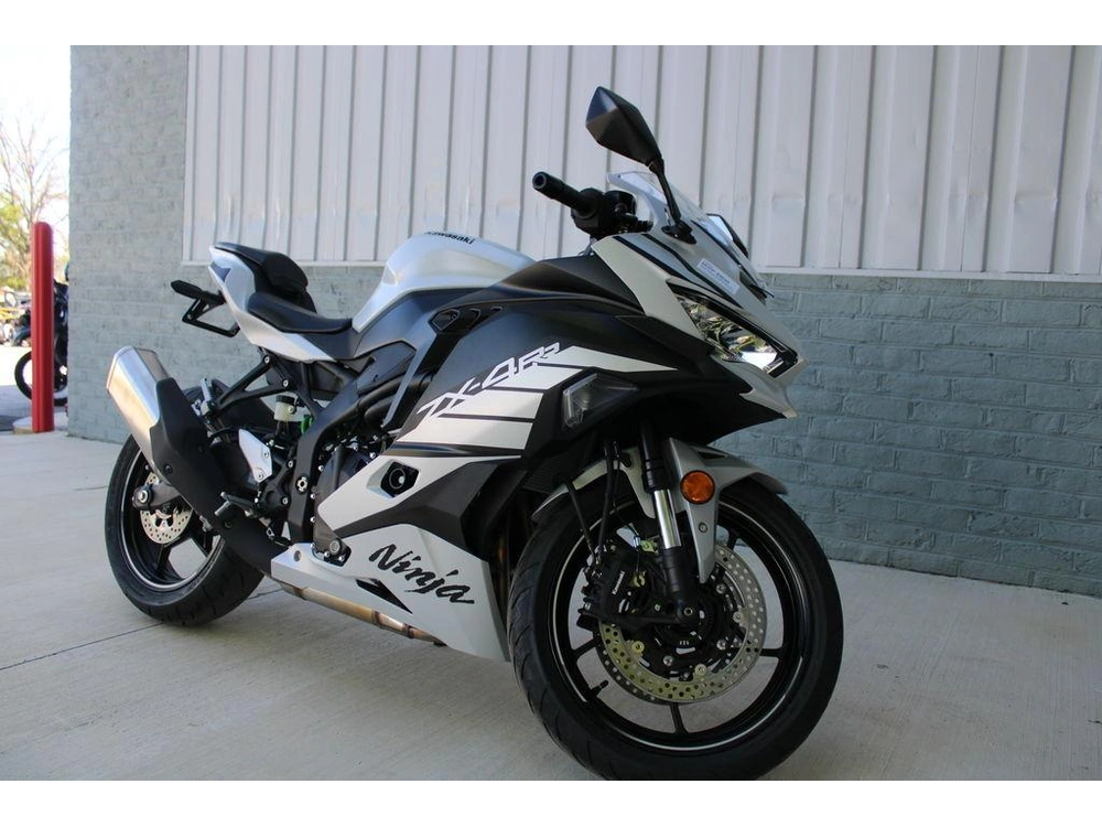 2025 Kawasaki Ninja® Zx™-4rr Abs alt
