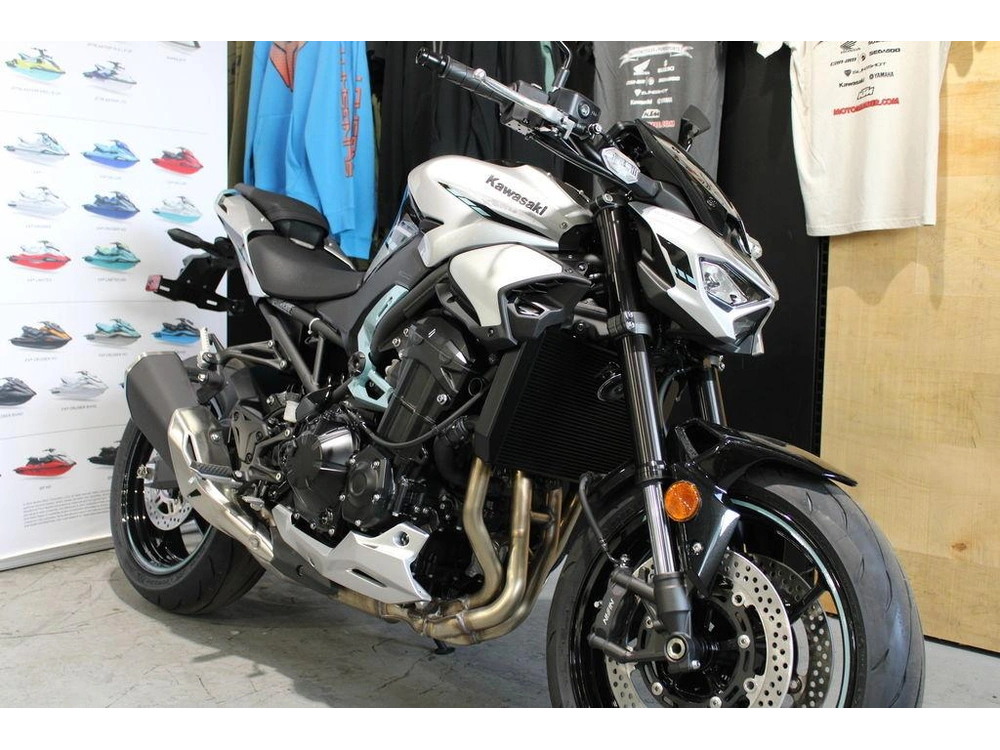 2025 Kawasaki Z900 Abs Galaxy Silver/metallic Spark Black alt