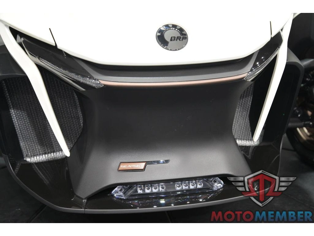 2025 Can-am Spyder Rt Sea-to-sky alt