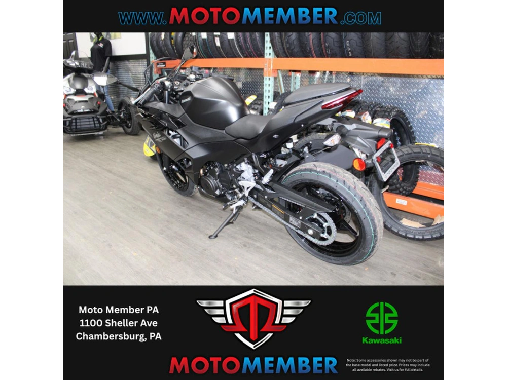 2026 Kawasaki Ninja® 500 Metallic Flat Spark Black alt
