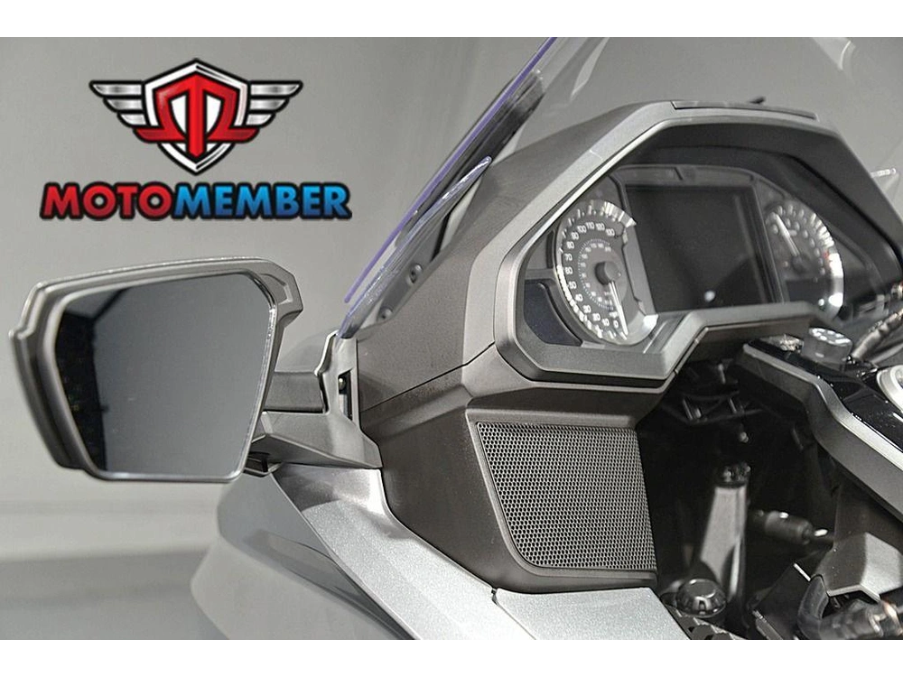 2025 Honda Gold Wing Tour alt