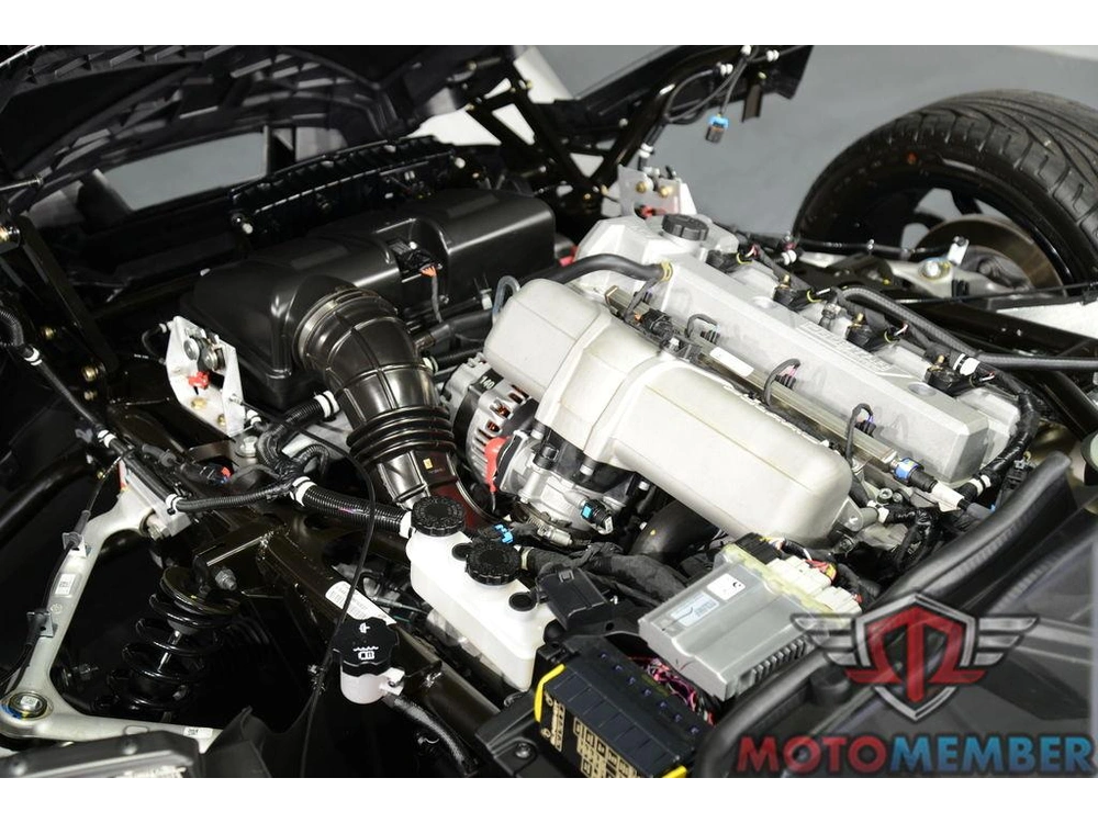 2024 Slingshot Slingshot® S W/ Technology Package I Jet Black alt