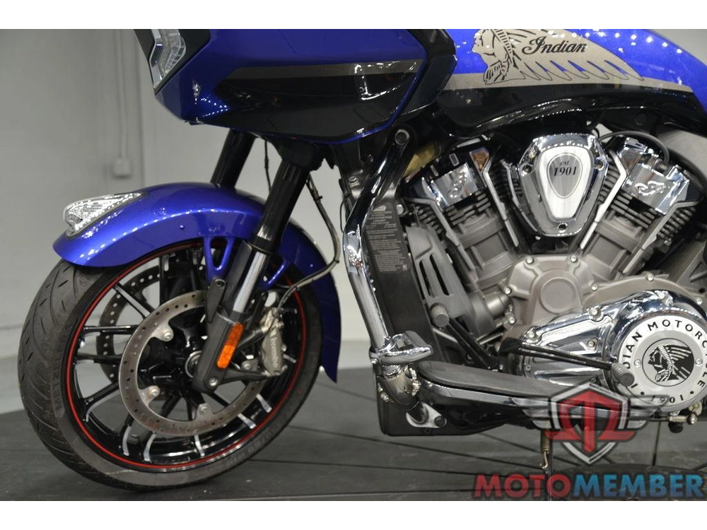 2023 Indian Motorcycle Challenger® Limited Spirit Blue Metallic / Black Metallic alt