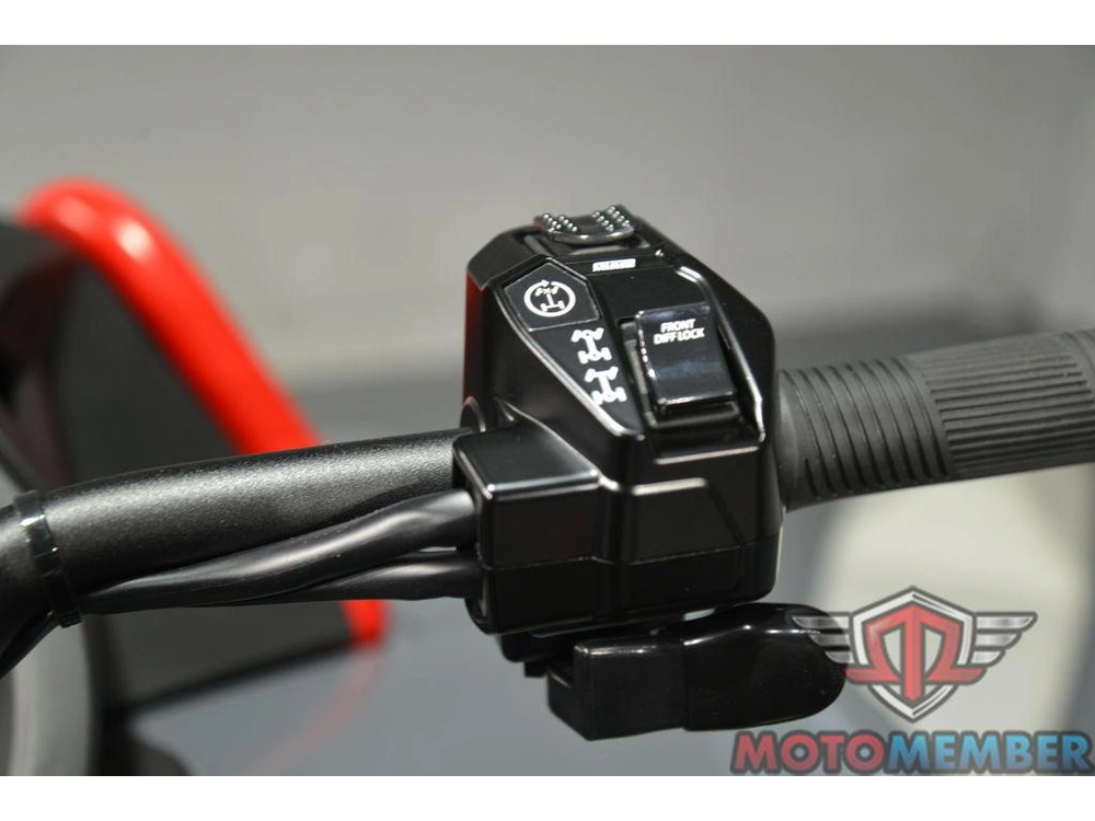 2025 Can-am Outlander X Mr 1000r Granite Grey & Legion Red alt