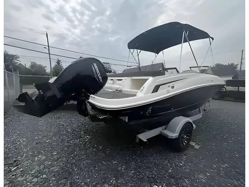Bayliner VR05 + 150hp EFI 4S Mercury & Trailer 2022