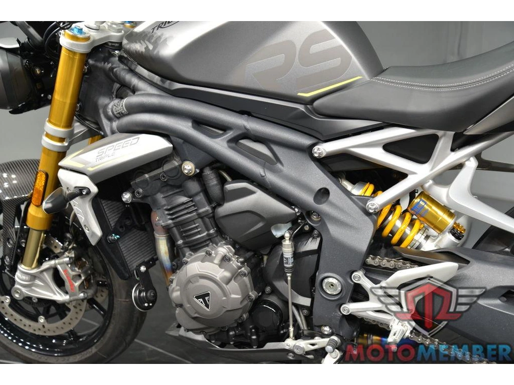 2022 Triumph Speed Triple 1200 Rs Matte Silver Ice alt