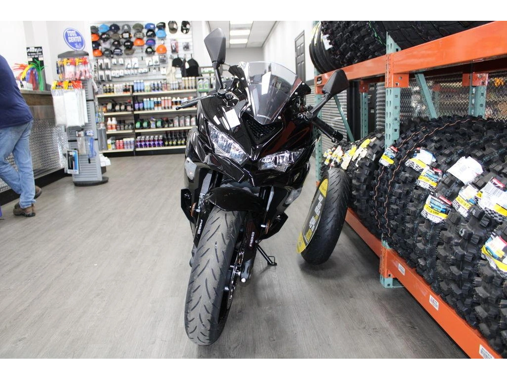 2025 Kawasaki Ninja® Zx™-4r Abs alt