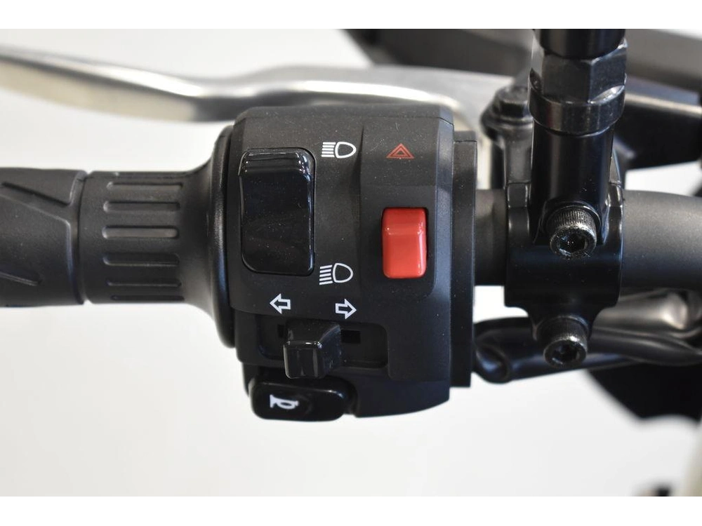 2025 Kawasaki Z500 Abs alt