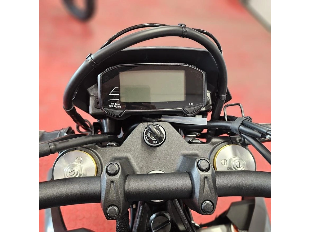 2026 Suzuki Dr-z 4sm alt