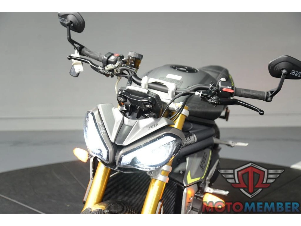 2022 Triumph Speed Triple 1200 Rs Matte Silver Ice alt